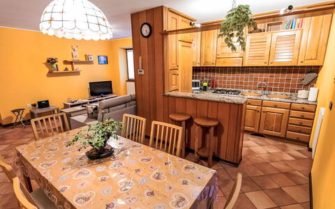 House Bigio: Meubles, Design Intérieur, Bois, Cuisine, Pièce, Sol, Sol, Éclairage, Plafond, Table