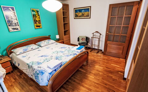 House Bigio: Meubles, Lit, Chambre, Literie, Drap De Lit, Design Intérieur, Sol, Bois, Pièce, Sol