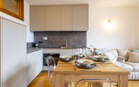Baita Bucaneve: Meubles, Cuisine, Appareil De Cuisine, Design Intérieur, Comptoir, Sol, Mur, Cabinetry, Principaux Appliance, Bois