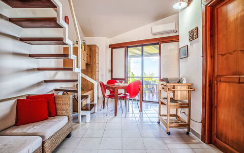 Le Tonnare: Bois, Meubles, Domicile, Appartement, Porte, Chaise, Tache De Bois, Balcon, Porche, Dur