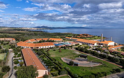Le Tonnare: Paysage, Zone Résidentielle, Vue Du Ciel, Établissements Humains, Photographie Aérienne, Recours, Biens, Ville Resort, Côte, Eco Hôtel