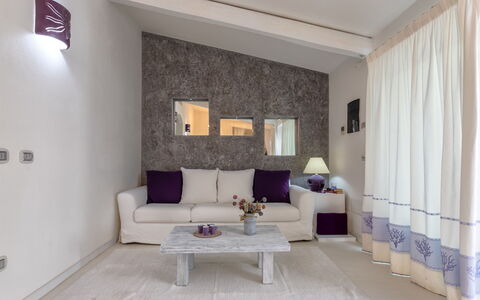 Nanni: Meubles, Design Intérieur, Mur, Sol, Canapé, Sol, Pièce, Plafond, Salon, Appartement