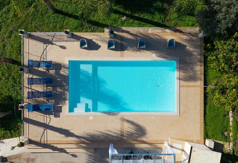 Villa Ninfa: Piscine, Bleu, L'Eau, Recours, Mobilier De Jardin, Composite, Loisir, Eco Hôtel, Thermes, Chaise