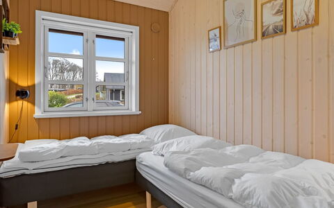 Marisol - 200M from the Sea: Bois, Chambre, Sol, Sol, Lit, Design Intérieur, Cadre De Lit, Tache De Bois, Dur, Literie