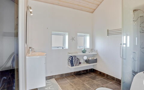 Anthea - 450M from the Sea: Sol, Sol, Design Intérieur, Plafond, Luminaire Plomberie, Pièce, Luminaire, Plomberie, Domicile, Salle De Bains