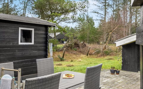 Gidske - 850M from the Sea: Toit, Maison, Domicile, Chalet, Porte, Siding, Plate-Forme, Porche, Planche, Dur