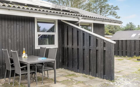 Gidske - 850M from the Sea: Toit, Maison, Domicile, Chalet, Porte, Siding, Plate-Forme, Porche, Planche, Dur