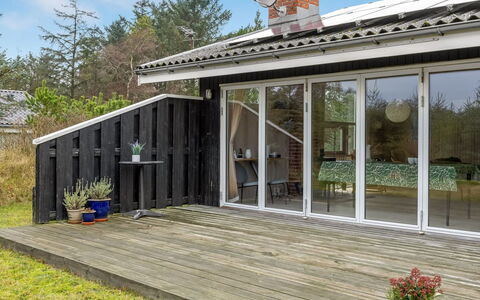 Gidske - 850M from the Sea: Toit, Maison, Domicile, Chalet, Porte, Siding, Plate-Forme, Porche, Planche, Dur
