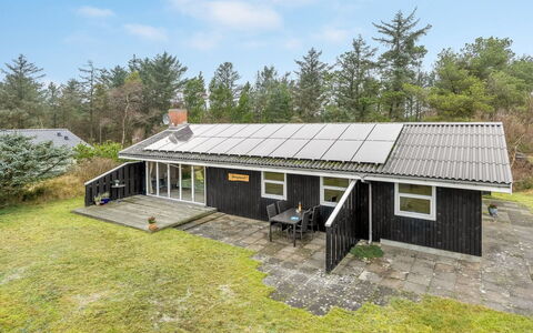 Gidske - 850M from the Sea: Toit, Maison, Domicile, Chalet, Porte, Siding, Plate-Forme, Porche, Planche, Dur