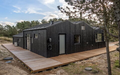 Erja - 600M from the Sea: Bois, Toit, Domicile, Porte, Composite, Chalet, Siding, Dur, Planche, Matériau Naturel