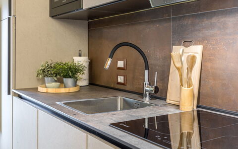 Villa Zena: Comptoir, Cuisine, Evier, Bois, Sol, Design Intérieur, Luminaire Plomberie, Robinet, Cabinetry, Appareil De Cuisine