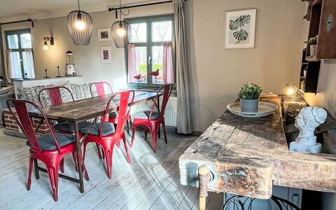 Reetgedecktes Ferienhaus Seelchen: Meubles, Design Intérieur, Sol, Bois, Chaise, Table, Sol, Salle À Manger, Éclairage, Domicile