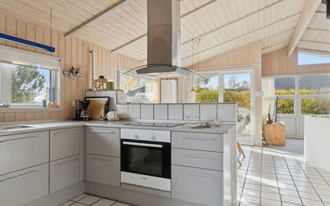 Yma - 250M from the Sea: Cuisine, Sol, Comptoir, Appareil De Cuisine, Design Intérieur, Sol, Bois, Cabinetry, Principaux Appliance, Électroménager
