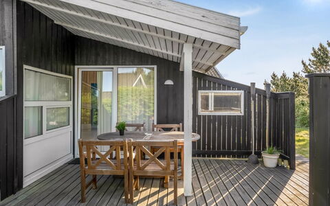 Yma - 250M from the Sea: Bois, Maison, Architecture, Domicile, Dur, Porche, Planche, Chalet, Siding, Toit