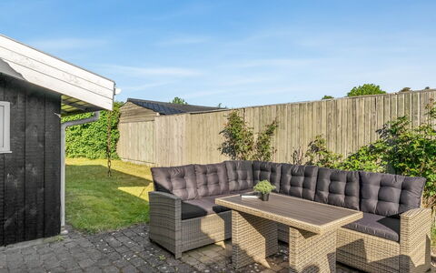 Yma - 250M from the Sea: Jardin, Planche, Dur, Tableau De Plein Air, Tache De Bois, Mobilier De Jardin, Aménagement Paysager, Cour, Plate-Forme, Ombre