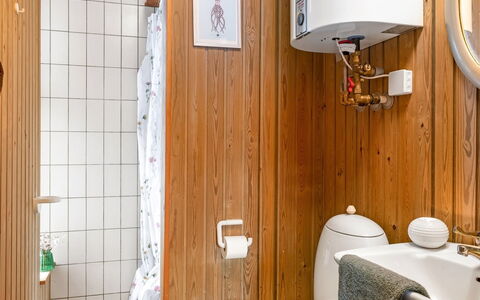 Antti - from the Sea: Luminaire Plomberie, Bois, Salle De Bains, Sol, Design Intérieur, Sol, Lavabo, Évier, Plomberie, Robinet