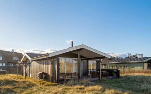 Odeta - 50M from the Sea: Chalet, Arrière-Cour, Cour, Batiments Jardin, Cabanon, Siding, Mobilier De Jardin, Cabane En Rondins, Structure En Plein Air, Cabane