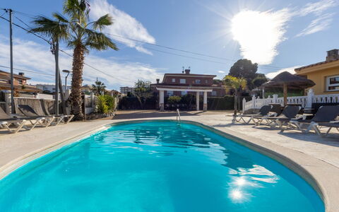 Villa Malaga: Piscine, Recours, Loisir, Ombre, Vacances, Eco Hôtel, Mobilier De Jardin, Hacienda, Tropiques