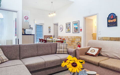 Blu Corallo: Meubles, Design Intérieur, Canapé, Sol, Mur, Sol, Pièce, Salon, Appartement, Plafond