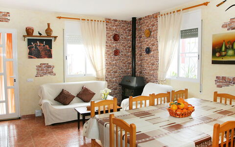 Masia del Mosso: Pièce, Propriété, Design Intérieur, Meubles, Salon, Orange, Bâtiment, Mur, Salle À Manger, Table