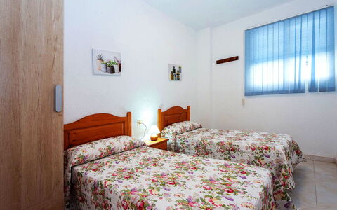 Valenciano: Propriété, Meubles, Bâtiment, Fenêtre, Confort, Textile, Bois, Design Intérieur, Cadre De Lit