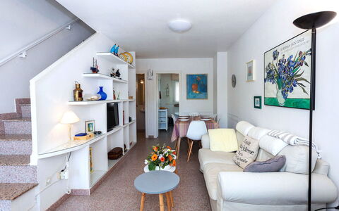 El Palmar Playa Romana: Meubles, Propriété, Table, Cadre, Canapé, Bleu Azur, Salon, Étagère, Orange, Design Intérieur