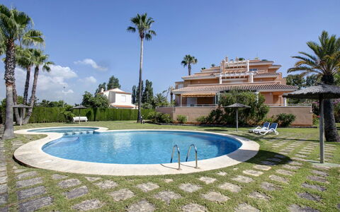 Keops: Piscine, Propriété, Recours, Bâtiment, Immobilier, Vacances, Biens, Palmier, Zone Résidentielle, Arbre