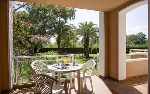 Keops: Propriété, Pièce, Meubles, Bâtiment, Design Intérieur, Maison, Immobilier, Table, Domicile, Porche