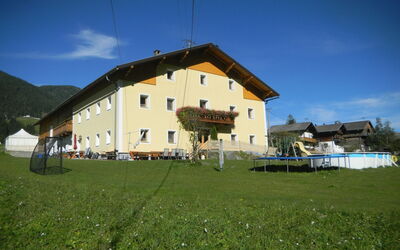 In Strassen mit Privatem Pool
