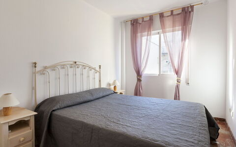 Dénia 155: Chambre, Lit, Meubles, Pièce, Propriété, Drap De Lit, Cadre De Lit, Literie, Rideau, Sol