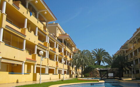 Dénia 155: L'Eau, Plante, Ciel, Bâtiment, Jour, Fenêtre, Arbre, Design Urbain, Condominium, Arecales