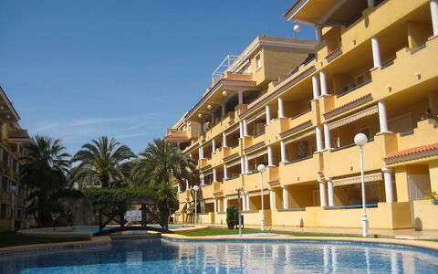 Dénia 155: L'Eau, Ciel, Propriété, Bâtiment, Piscine, Plante, Arbre, Ombre, Zone Résidentielle, Condominium