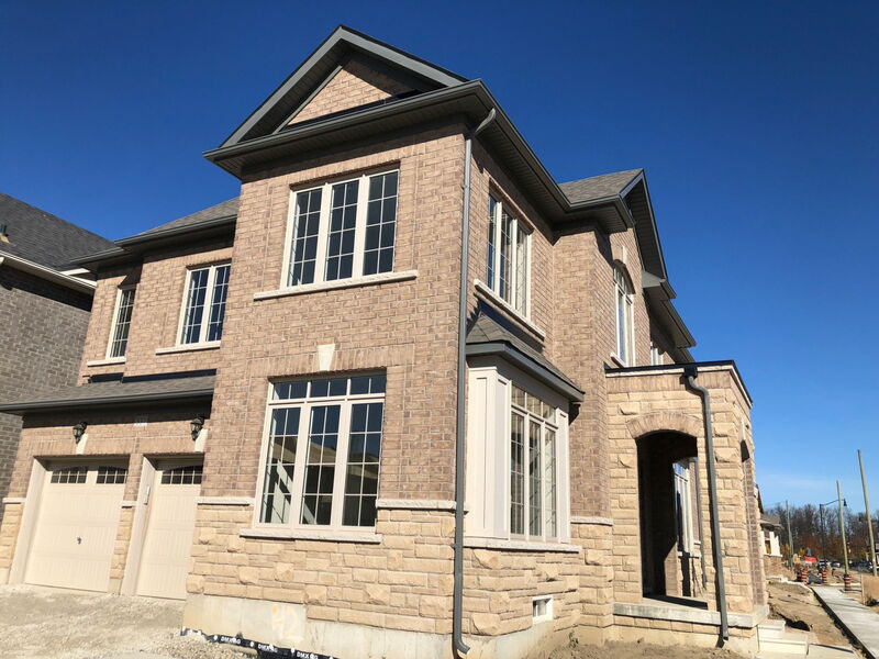 Haus in Brampton mit Privatem Parkplatz