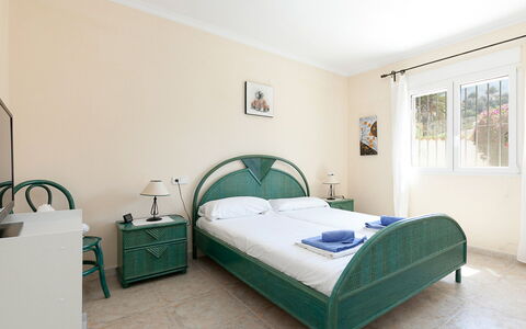Tossal Gros: Chambre, Lit, Pièce, Drap De Lit, Meubles, Propriété, Cadre De Lit, Literie, Plafond, Bâtiment