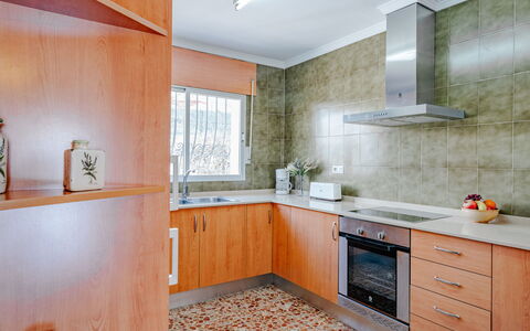 Casa Pia: Cabinetry, Comptoir, Propriété, Évier, Meubles, Bâtiment, Robinet, Evier, Cuisine, Bois