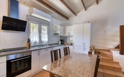 La Marquesa: Cabinetry, Comptoir, Propriété, Bâtiment, Bois, Design Intérieur, Architecture, Cuisine, Appareil De Cuisine, Cuisinière