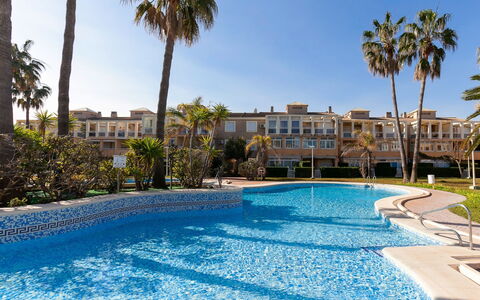 La Rosaleda: Piscine, Recours, Propriété, Immobilier, Bâtiment, Vacances, Loisir, Hôtel, Ville Resort, Arbre