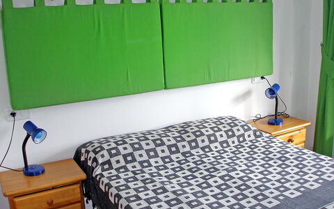 Turquesa: Vert, Pièce, Drap De Lit, Turquoise, Meubles, Propriété, Chambre, Lit, Cadre De Lit, Mur