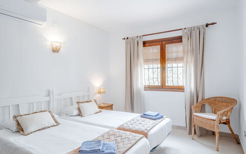 Les Canyes: Meubles, Design Intérieur, Domicile, Sol, Sol, Lit, Chambre, Plafond, Appartement, Pièce