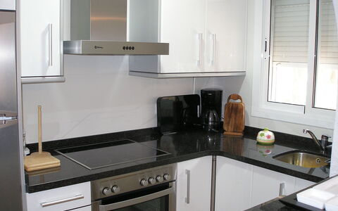 Mimosa i: Comptoir, Pièce, Cabinetry, Cuisine, Meubles, Propriété, Cuisinière, Design Intérieur, Tuile, Bâtiment