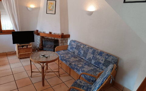 Mimosa i: Propriété, Meubles, Cadre, Table, Canapé, Bois, Éclairage, Design Intérieur, Confort, Sol