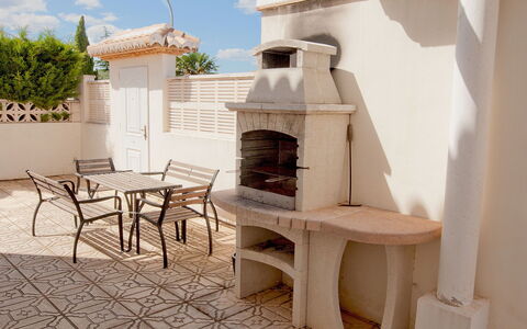 Villa Lyndy: Propriété, Pièce, Meubles, Maison, Bâtiment, Table, Immobilier, Architecture, Sol, Design Intérieur