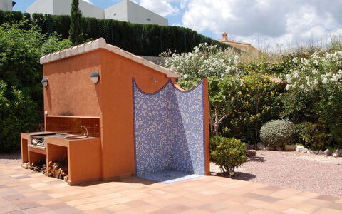 Villa Corona: Propriété, Maison, Bâtiment, Immobilier, Architecture, Domicile, Ciel, Arbre, Façade, Vacances