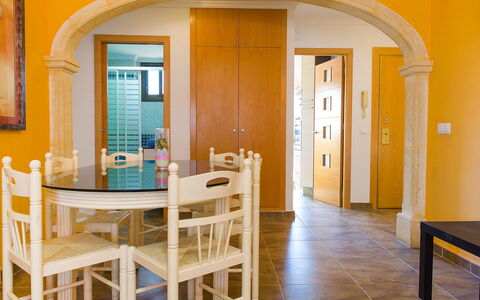 Jávea 184: Pièce, Propriété, Bâtiment, Jaune, Salle À Manger, Meubles, Sol, Design Intérieur, Table, Maison