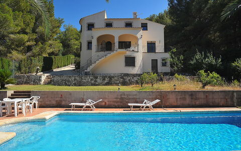 Tosalans: L'Eau, Ciel, Propriété, Plante, Piscine, Bleu, La Nature, Bleu Azur, Bâtiment, Arbre