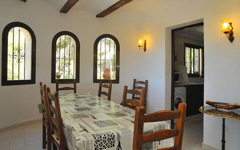 Tosalans: Pièce, Propriété, Bâtiment, Meubles, Salle À Manger, Design Intérieur, Plafond, Table, Sol, Maison