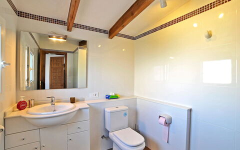 Pinomar: Salle De Bains, Pièce, Propriété, Plafond, Design Intérieur, Bâtiment, Maison, Architecture, Mur, Immobilier