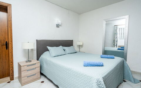 Pinomar: Chambre, Lit, Meubles, Pièce, Drap De Lit, Propriété, Cadre De Lit, Matelas, Design Intérieur, Literie