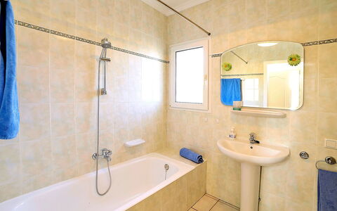 Arborcer: Salle De Bains, Propriété, Pièce, Design Intérieur, Luminaire Plomberie, Bâtiment, Tuile, Immobilier, Architecture, Maison