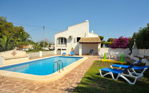 Toscal: Ciel, Plante, L'Eau, Piscine, Bâtiment, Arbre, Ombre, Lot Terre, Herbe, Mobilier De Jardin